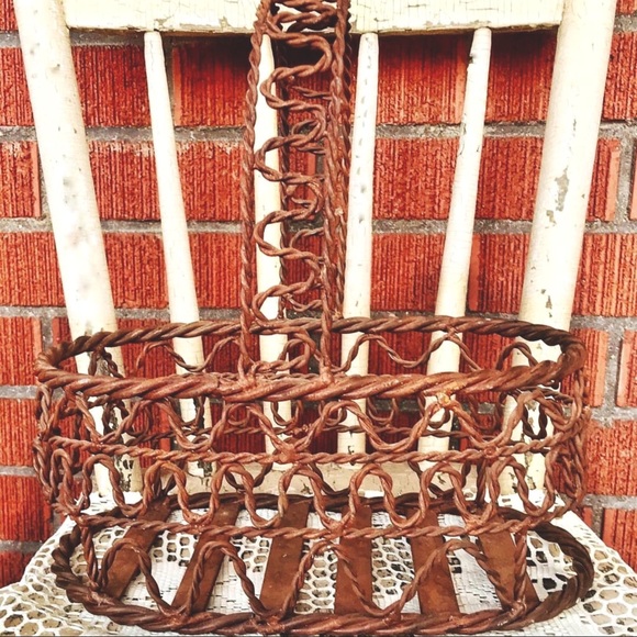 Vintage Twisted Metal Basket - Picture 1 of 7